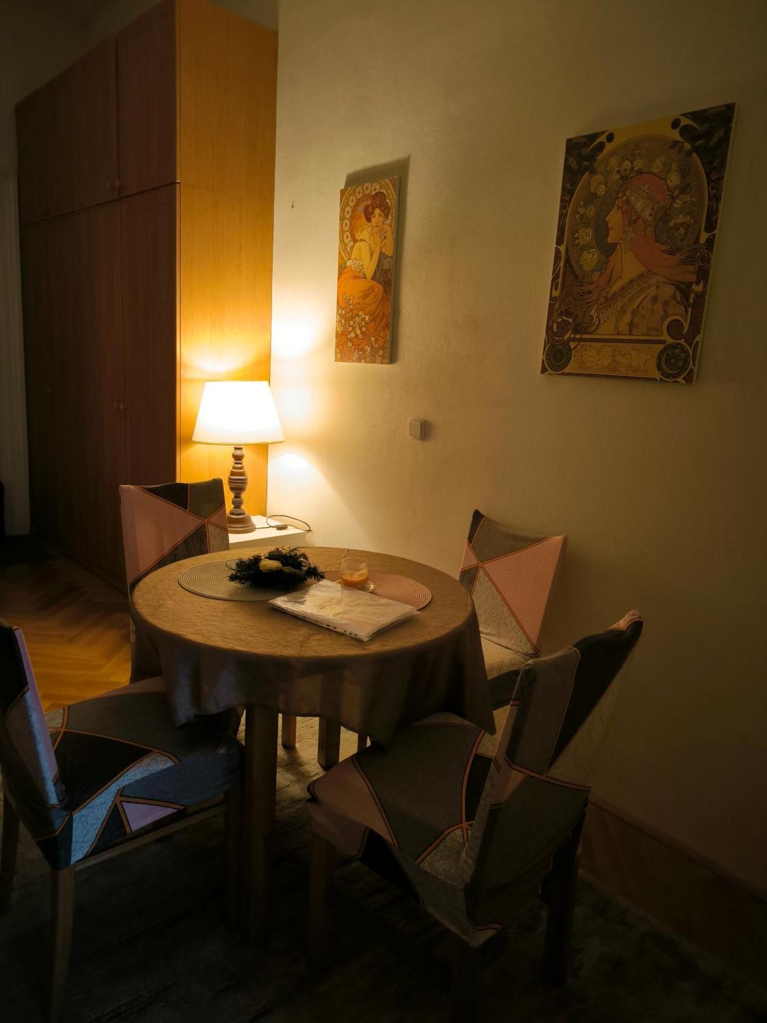 Valentinka Minutes Away From Charles Bridge Apartment Prague Luaran gambar