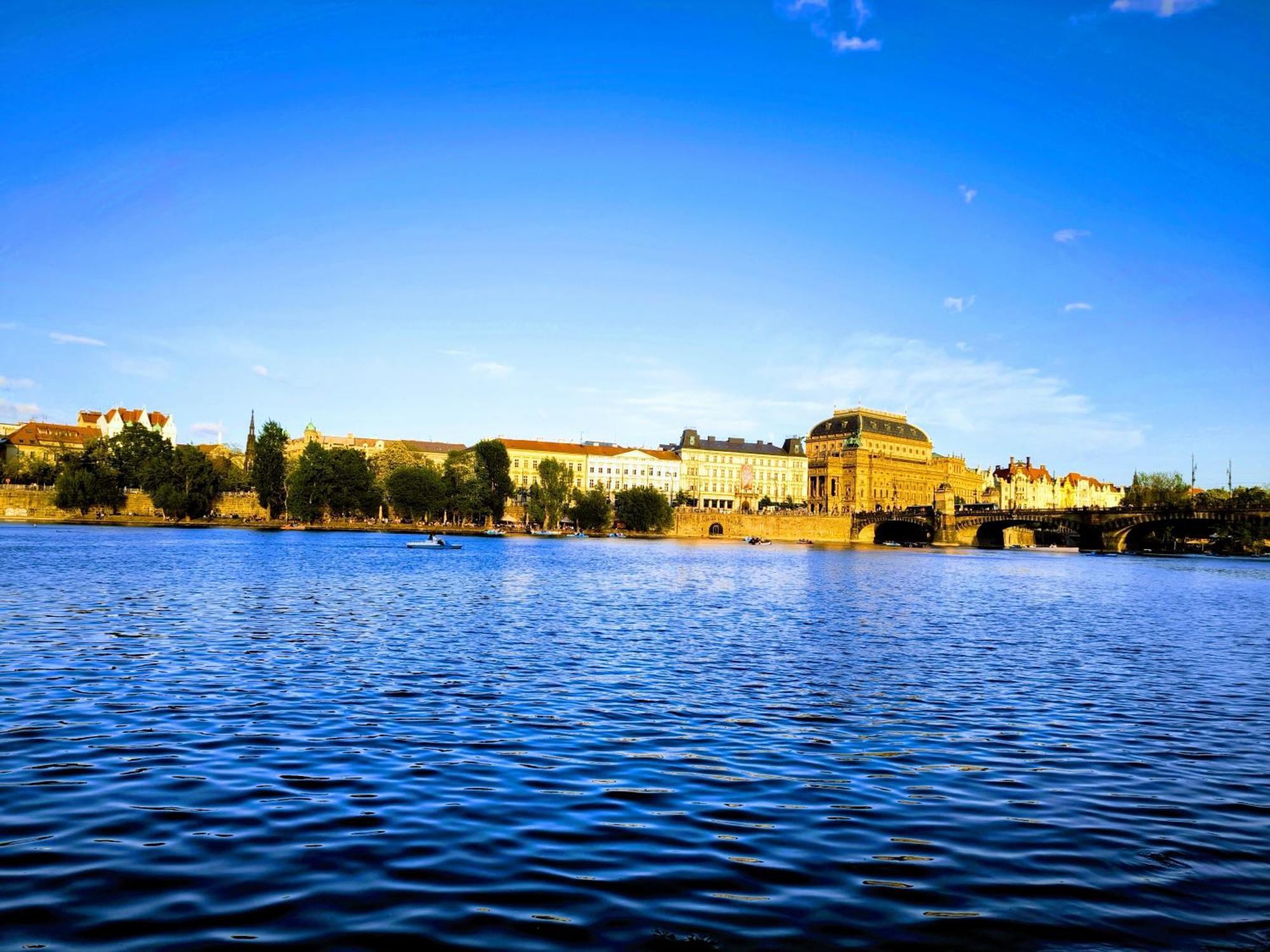 Valentinka Minutes Away From Charles Bridge Apartment Prague Luaran gambar