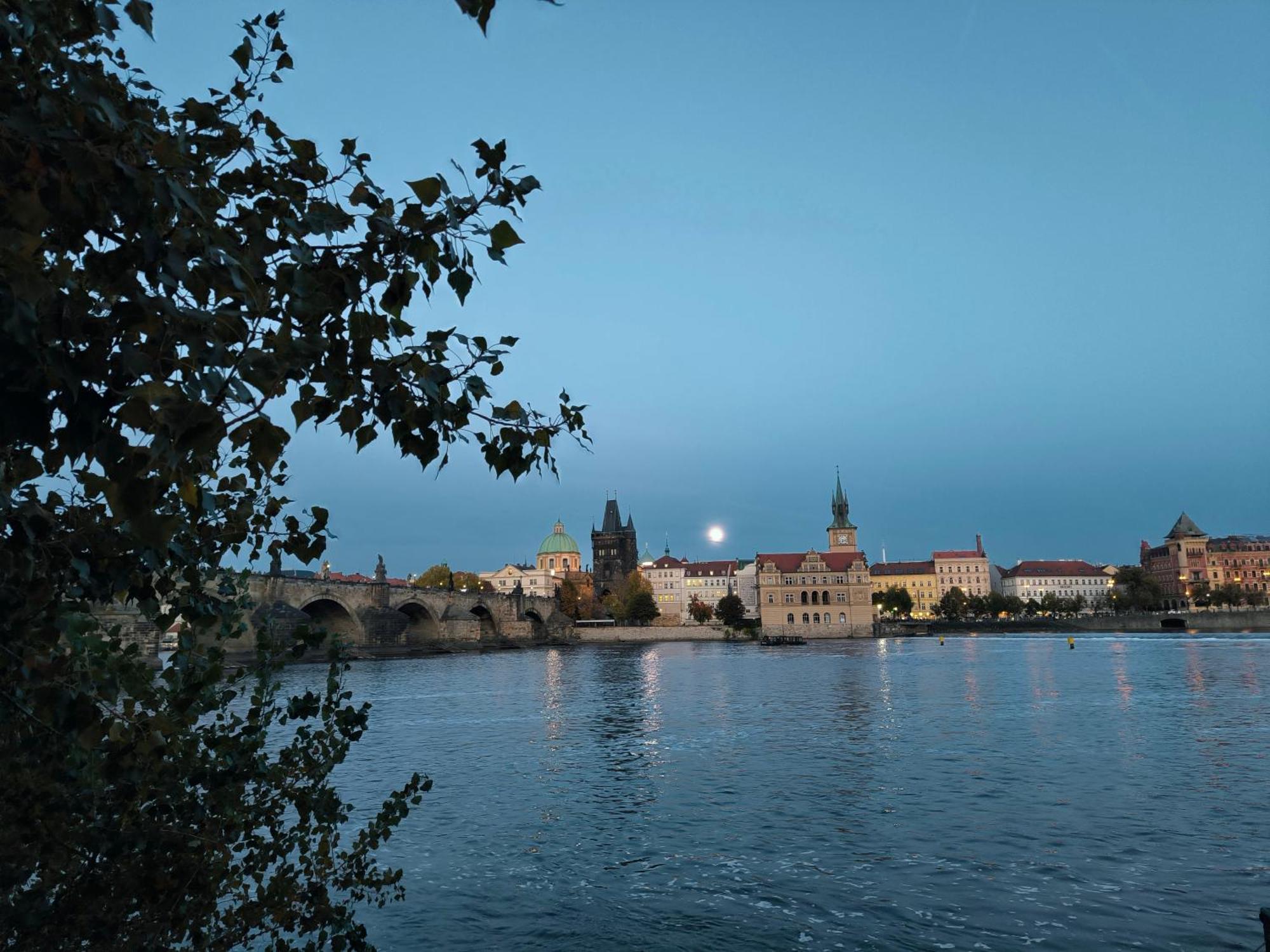 Valentinka Minutes Away From Charles Bridge Apartment Prague Luaran gambar
