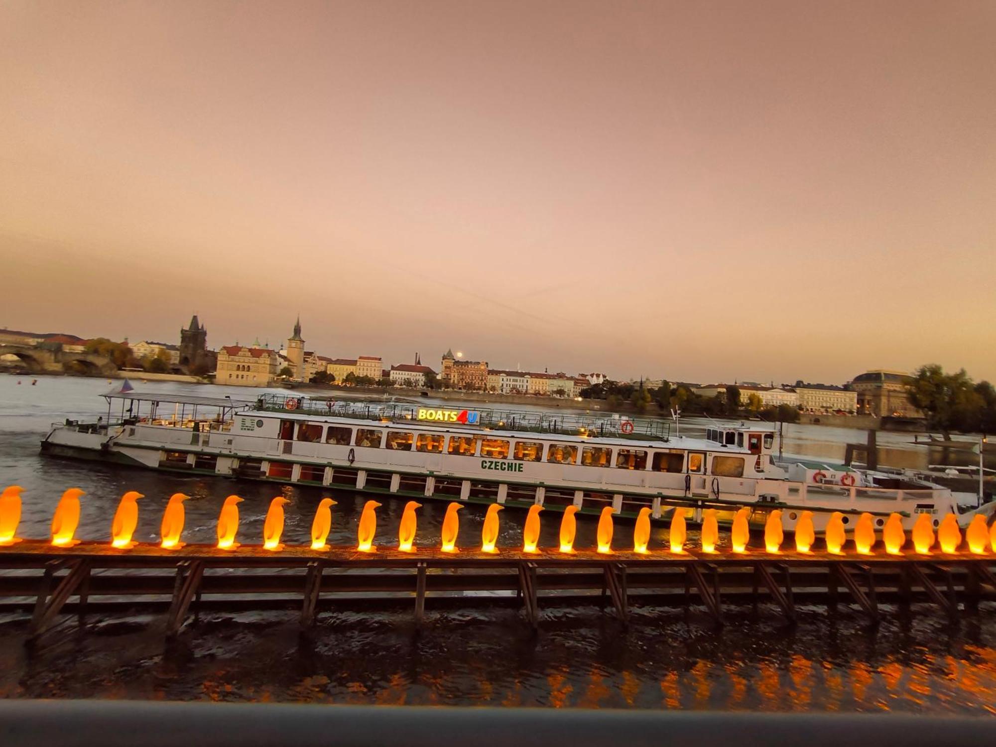 Valentinka Minutes Away From Charles Bridge Apartment Prague Luaran gambar