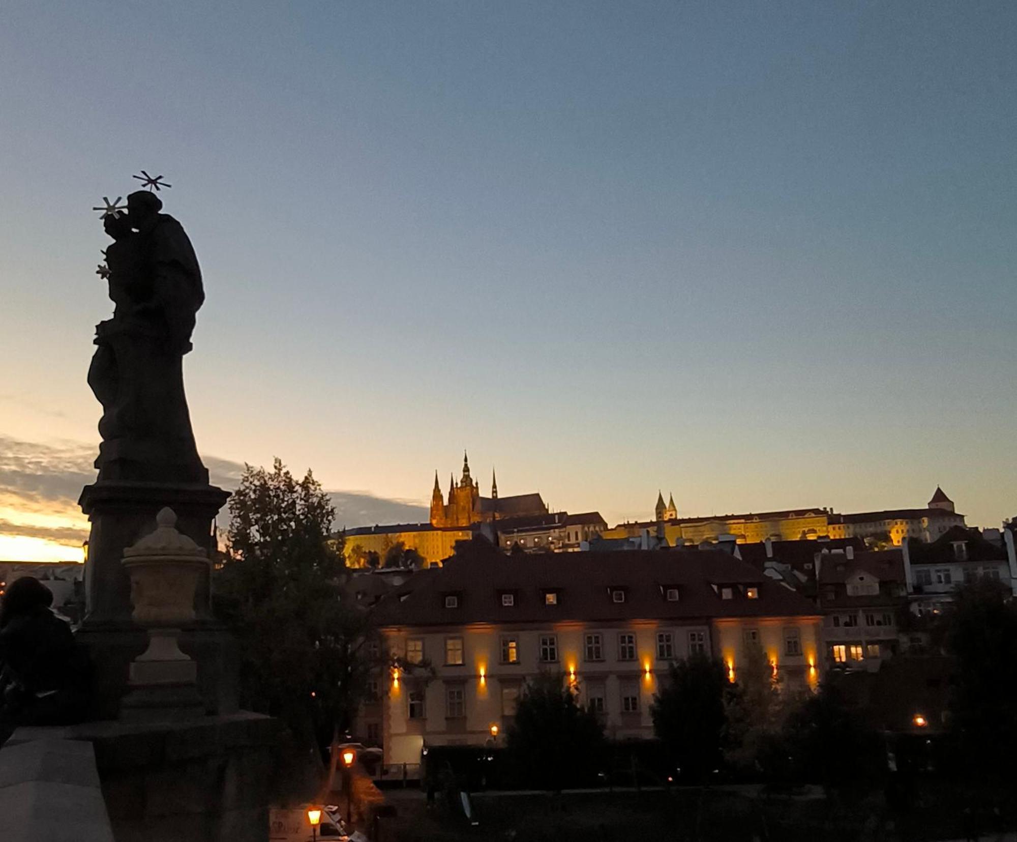 Valentinka Minutes Away From Charles Bridge Apartment Prague Luaran gambar